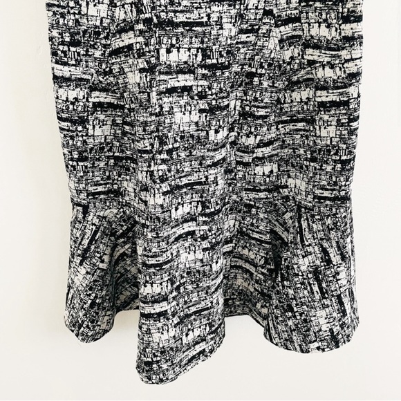 Diane Von Furstenberg Black Flare Dress - Size 6 - Picture 4 of 5